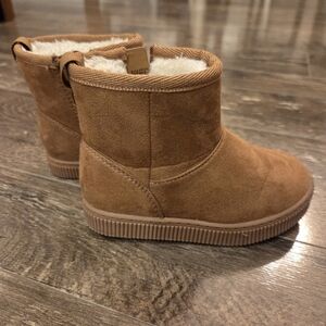 Cat & Jack Sherpa Boots - size 7